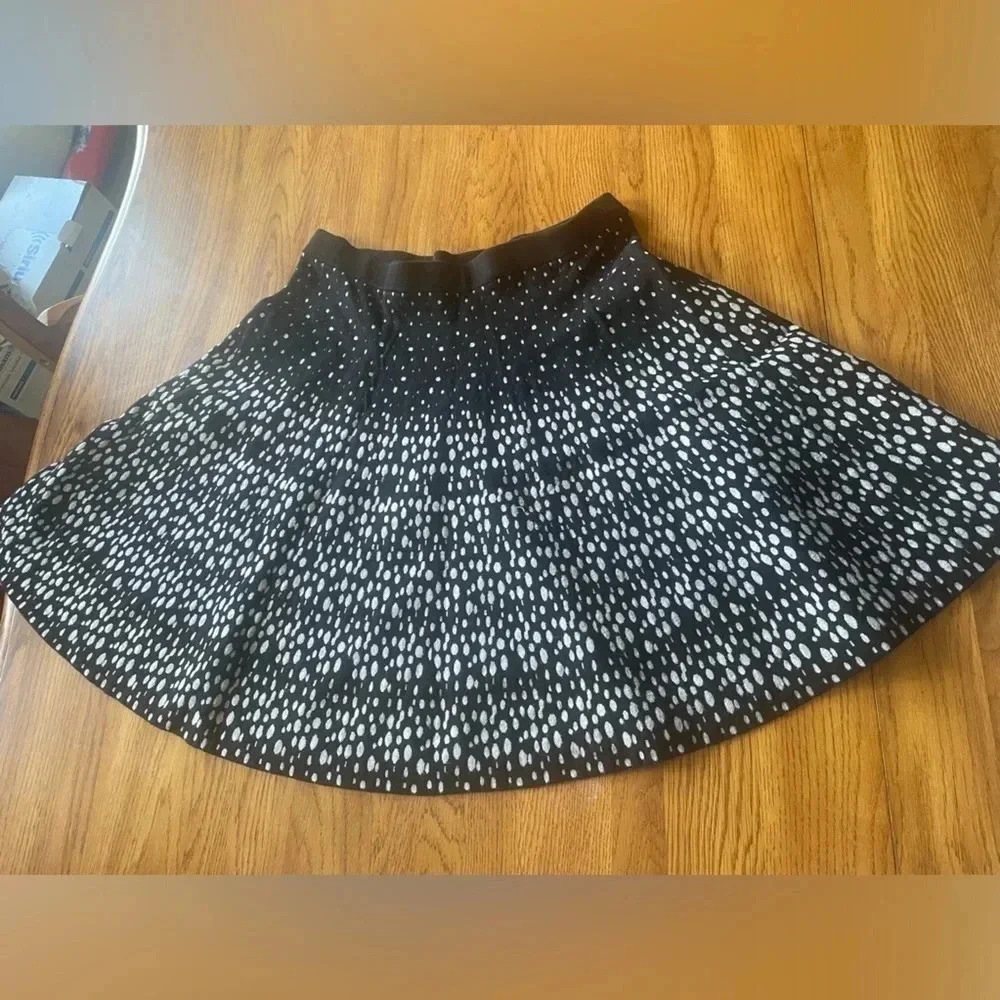 CLEARANCE!! Premise Black and White Knit Pleated Skirt Swing Size XL EUC! 0286
